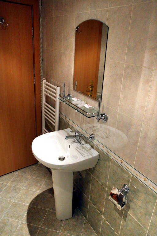 Hotel Mehdjarel Shumen Habitación foto